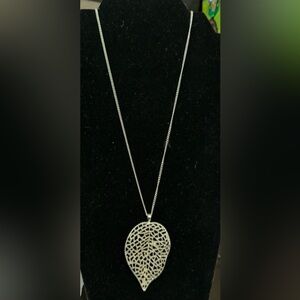 Elegant Silver Necklace with leaf pendant 21"
